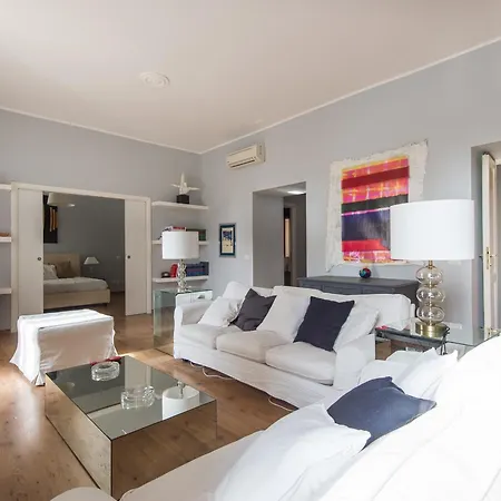 Auditorium Luxury Apartment *